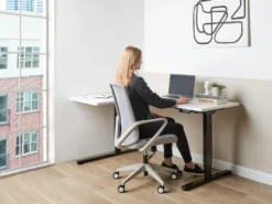 Biurko narożne regulowane elektrycznie DESTINES Biały/ czarny 160 cm 109 cm Lewostronny